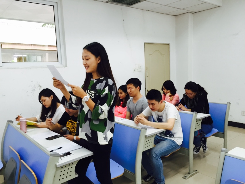 法学院学生支部进行正式党员民主评议